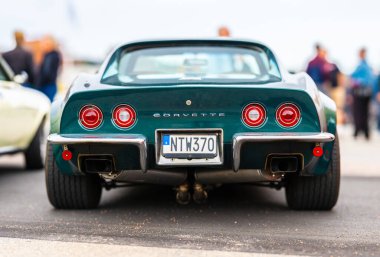 Göteborg, İsveç - 24 Ağustos 2024: Yeşil bir 1971 Chevrolet Corvette 'in arkası.