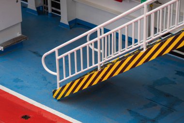 Starir bir feribotun güvertesinden geliyor..