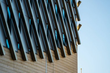 Yeni inşa edilmiş bir kilisenin mimari detayları..