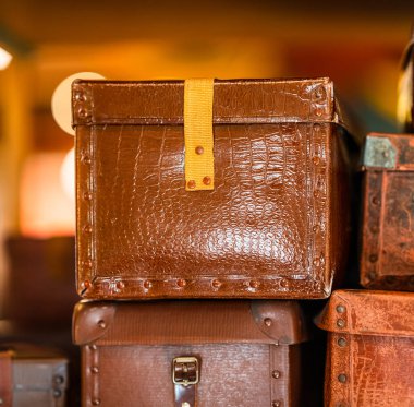 Eskimiş bavulların ayrıntıları