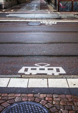 Tramvay işaretleri ve tramvay rayları