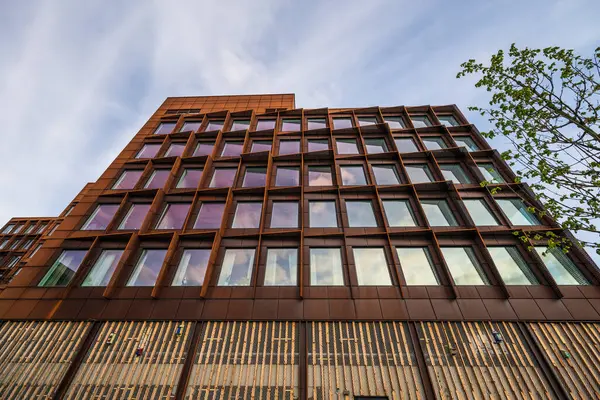 Modern cam binaların açısal mimarisi