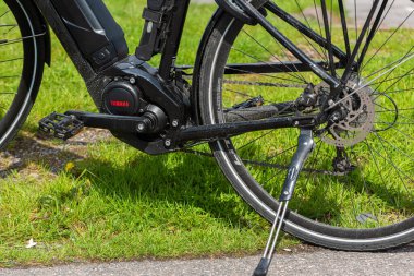 Göteborg, İsveç - 16 Mayıs 2021: Yamaha elektrikli bisikletinin merkezi motoru.