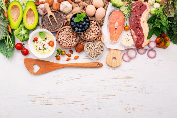 Ketogenic Niskowęglowodanowej Koncepcji Diety Składniki Wyboru Zdrowej Żywności Białym Drewnianym — Zdjęcie stockowe