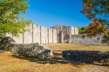 Hırvatistan 'ın Krk adasında, Omisalj yakınlarındaki Fulfinum Mirine antik bazilikası