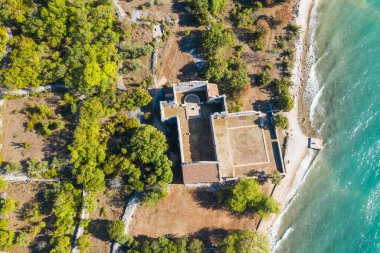 Hırvatistan 'ın Krk adasında, Omialj yakınlarındaki Fulfinum Mirine antik bazilikası