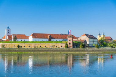 Hırvatistan 'ın eski Osijek kentinde Drava Nehri ve Tvrdja
