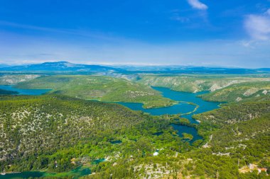 Hırvatistan 'ın Krka Ulusal Parkı kanyonunda şelaleli manzara