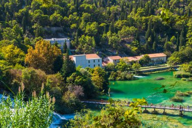 Hırvatistan 'ın Krka Ulusal Parkı kanyonunun panoramik manzarası
