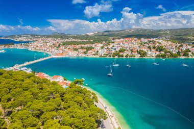 Adriyatik 'in Rogoznica, Dalmaçya ve Hırvatistan kentinin panoramik manzarası