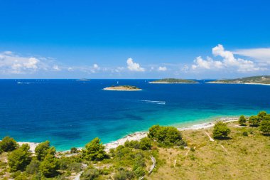 Rogoznica, Dalmaçya, Hırvatistan 'daki Adriyatik kıyı şeridi