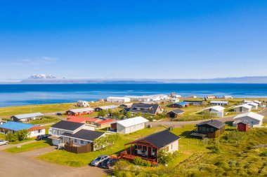 İzlanda 'nın Bakkafjrur kasabasının panoramik manzarası