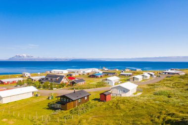 İzlanda 'nın Bakkafjrur kasabasının panoramik manzarası