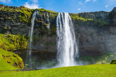 İnanılmaz doğa manzarası, İzlanda 'nın güneydoğusunda Seljalandsfoss şelalesi