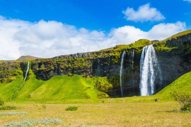  İnanılmaz doğa manzarası, İzlanda 'nın güneydoğusunda Seljalandsfoss şelalesi 