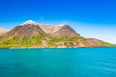 İnanılmaz İzlanda manzarası, Atlantik Okyanusu kıyıları, Kuzey Doğu İzlanda fiyortları