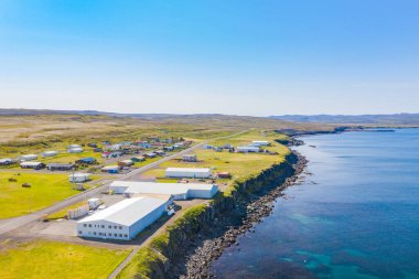  İzlanda 'nın Bakkafjrur kasabasının panoramik manzarası 