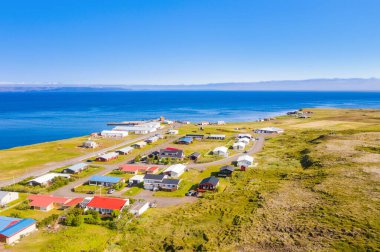  İzlanda 'nın Bakkafjrur kasabasının panoramik manzarası 
