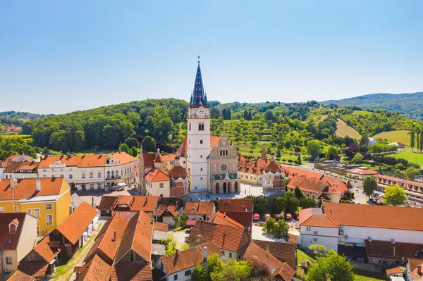 Hırvatistan 'ın Marija Bistrica kentindeki Kutsal Bakire Meryem Kilisesi, popüler katolik sığınağı