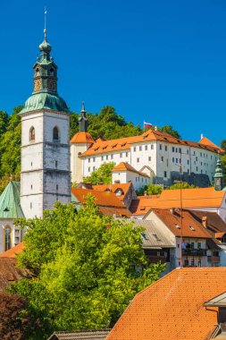 Ortaçağ Şatosu ve eski Skofja Loka kasabası, Slovenya, popüler turizm beldesi