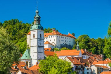 Ortaçağ Şatosu ve eski Skofja Loka kasabası, Slovenya, popüler turizm beldesi