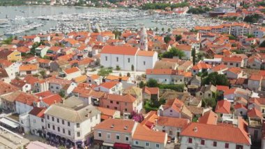 Hırvatistan 'ın Dalmaçya bölgesindeki popüler turizm beldesi Biograd na Moru' nun insansız hava görüntüsü