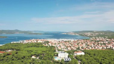 Hırvatistan 'ın Dalmaçya bölgesindeki popüler turizm beldesi Biograd na Moru' nun insansız hava görüntüsü