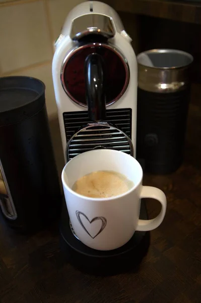 Kapsel Kaffeemaschine Und Kaffeetasse — Stockfoto