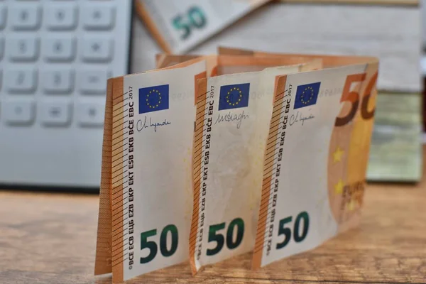 Euro Biljetten Rekenmachine Een Houten Tafel — Stockfoto