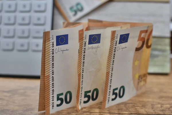 Euro Banknotów Kalkulator Drewnianym Stole Obrazek Stockowy