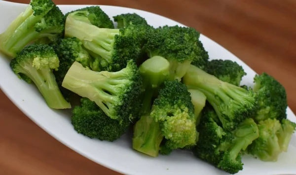 Boiled Broccoli White Bowl — Zdjęcie stockowe