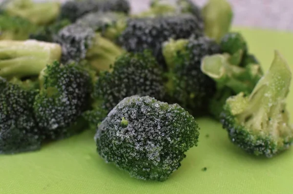 Frozen Fresh Green Broccoli Green Board — Zdjęcie stockowe