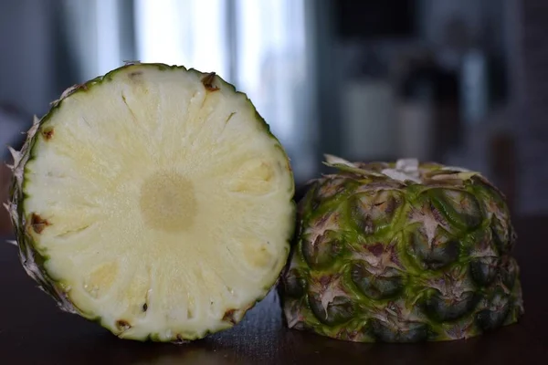 Halves Slices Fresh Pineapple — Stock Photo, Image