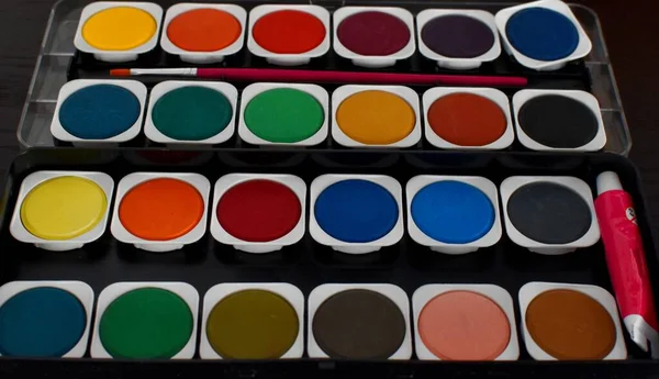 水彩画24种颜色和刷子 — 图库照片