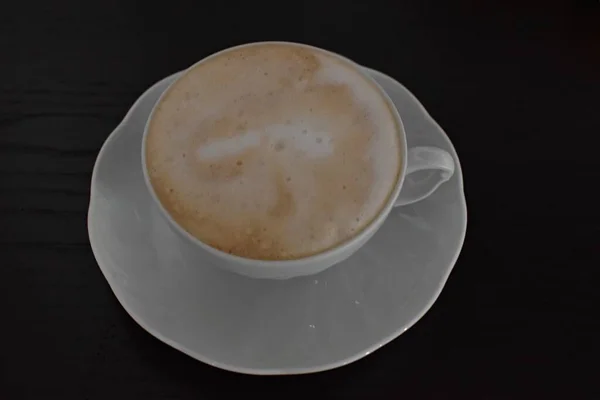 Cappuccino Dans Une Tasse Porcelaine Sur Une Soucoupe — Photo