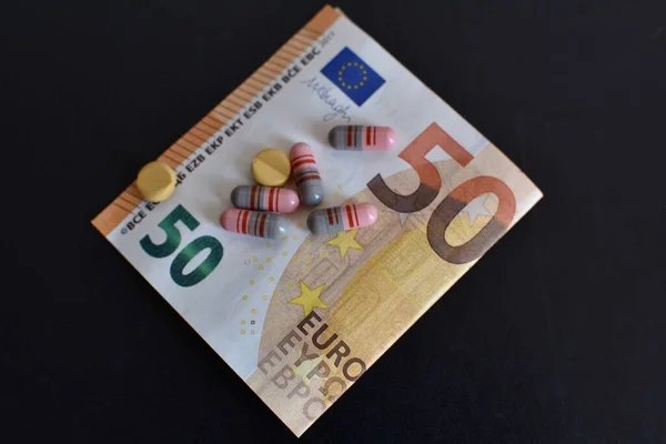 Ötven Euroszámla Orvosi Kapszulával Ellátott Tabletták — Stock Fotó