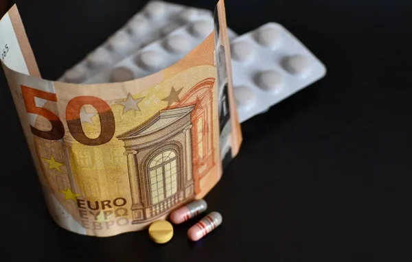 Pięćdziesiąt Euro Rachunek Pigułki Kapsułek Medycznych — Zdjęcie stockowe