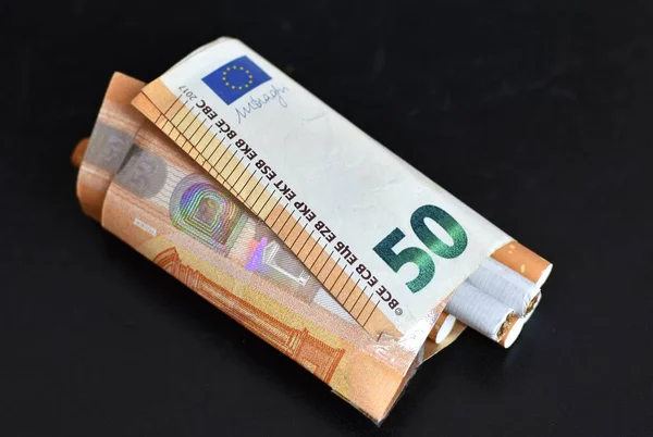 Billets Cigarettes Euros Sur Une Table Bois — Photo