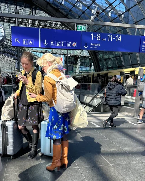 Berlin Germany May 2023 Women Stand Smartphones Suitcases Main Station — Stock Photo, Image