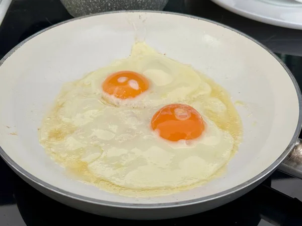 Twee Eieren Worden Gebakken Een Pan — Stockfoto