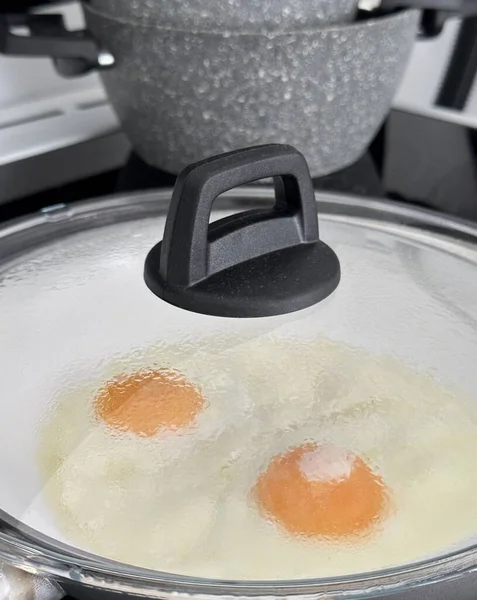Fried Eggs Frying Pan Transparent Glass Lid — Stock Photo, Image