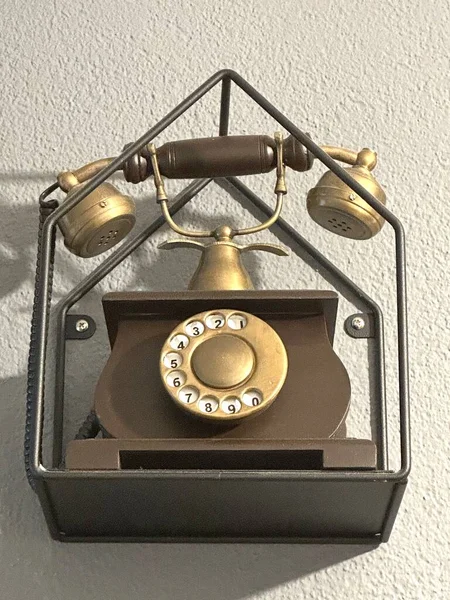 Vintage Telefoon Opknoping Aan Muur — Stockfoto