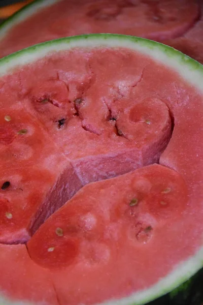 Spricka Mogen Röd Vattenmelon — Stockfoto