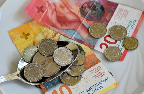 Svájci Pénz Frank Fém Érmék Egy Kanálban — Stock Fotó