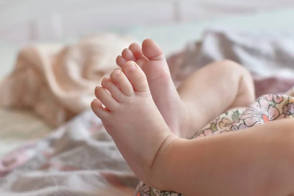 Ноги Маленькой Девочки Платье — стоковое фото