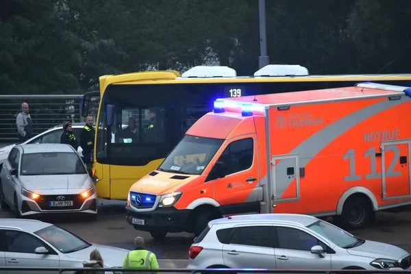 Berlin Almanya 19.10.2023, Spandau 'da otobüs kazası.