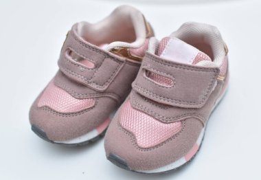 Küçük kız için bebek pembe ayakkabıları