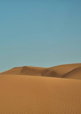 Dubai Arap Emirlikleri yakınlarındaki çölde kırmızı kumullar