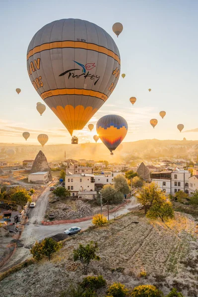 Cappadoccia Unesco Türkei Luftballons Sonnenaufgang Touristenattraktion — Stockfoto