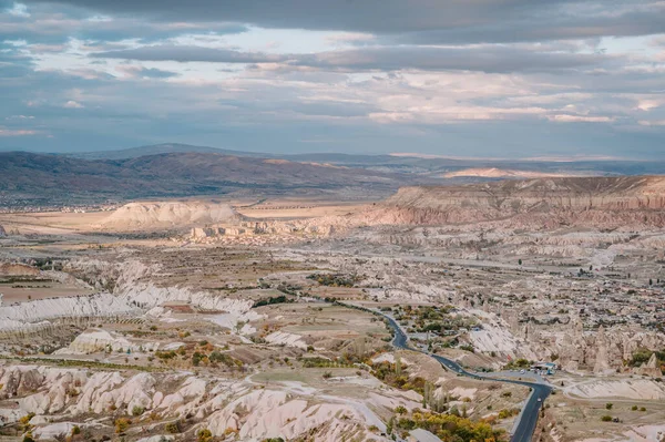 Cappadocia turizm beldesi Tu 'nun nefes kesici manzarası.